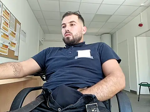 Leonormaldick online show from September 19, 2025, 11:36 am