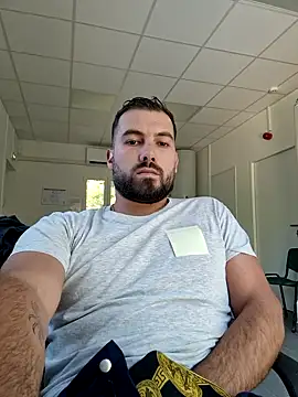 Leonormaldick online show from September 24, 2025, 8:21 am