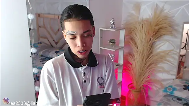 Jonesliam23 online show from November 6, 2025, 7:40 pm