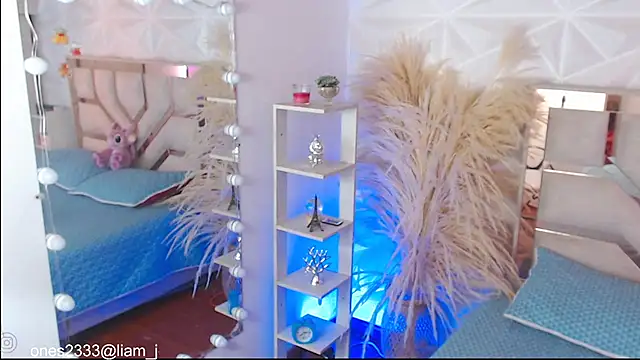 Jonesliam23 online show from November 22, 2025, 7:13 pm