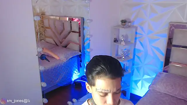 Jonesliam23 online show from April 30, 2026, 8:57 pm