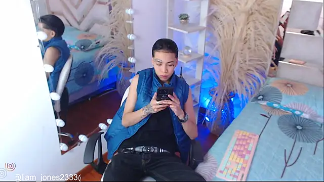 Jonesliam23 online show from October 26, 2025, 7:14 pm