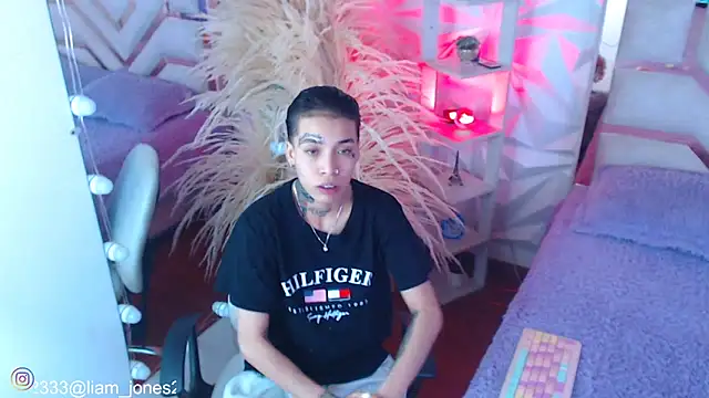 Jonesliam23 online show from October 12, 2025, 7:26 pm