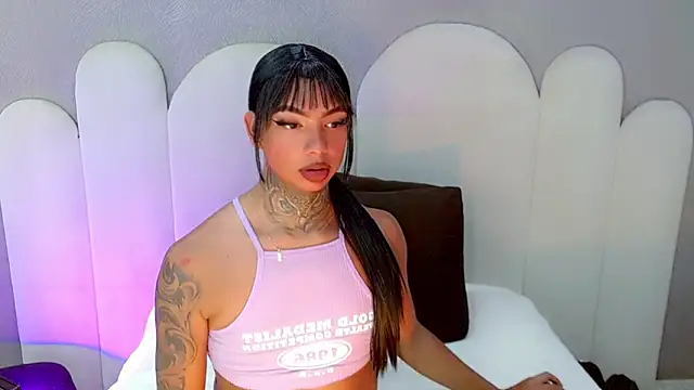 Snapshot of laura_sweett120 chatting on March 11, 2026, 5:23 am laura sweett120 online show from March 11, 2026, 5:23 am