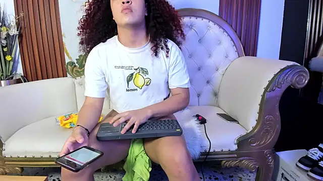 KarineWine online show from June 10, 2026, 2:46 am