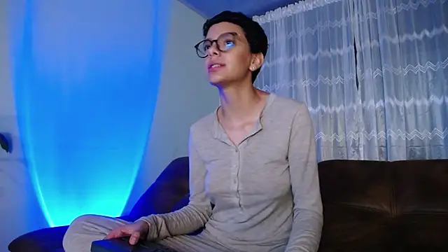 peyton golden1 online show from March 19, 2025, 7:29 am