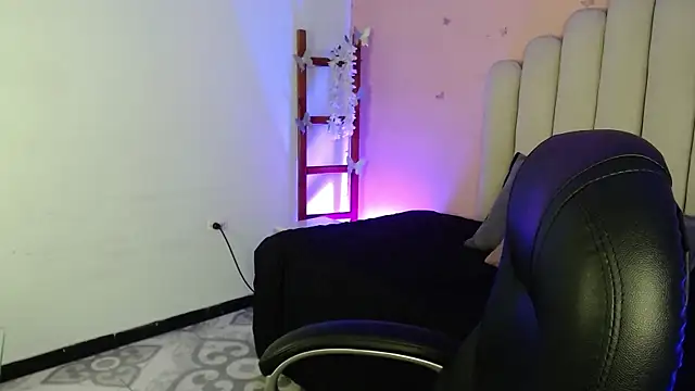 peyton golden1 online show from October 10, 2025, 3:29 am