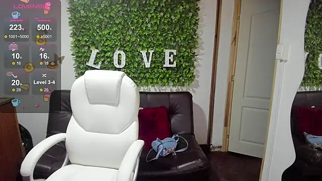 Enma  clark online show from March 10, 2025, 7:18 pm