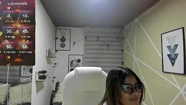 Enma  clark online show from December 20, 2025, 4:04 am