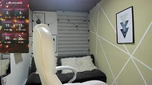 Enma  clark online show from December 15, 2025, 4:07 am