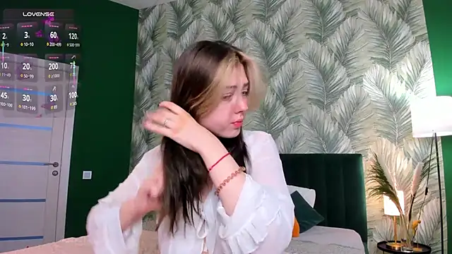 Vanessa Walters online show from October 10, 2025, 3:29 am