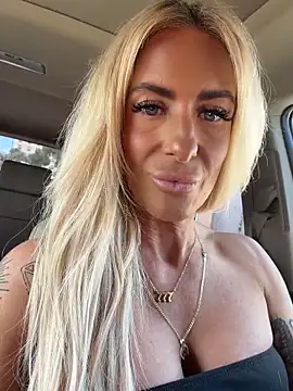 blondiluvsanal online show from May 7, 2026, 5:05 pm