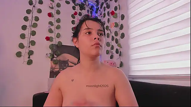 Snapshot of moonliiiight1 chatting on March 16, 2026, 5:05 pm moonliiiight1 online show from March 16, 2026, 5:05 pm