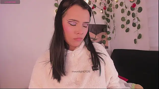 Snapshot of moonliiiight1 chatting on February 16, 2026, 11:02 pm moonliiiight1 online show from February 16, 2026, 11:02 pm