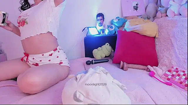 moonliiiight1 online show from June 16, 2026, 3:12 pm
