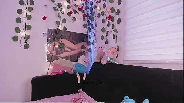 Snapshot of moonliiiight1 chatting on March 5, 2026, 10:05 pm moonliiiight1 online show from March 5, 2026, 10:05 pm