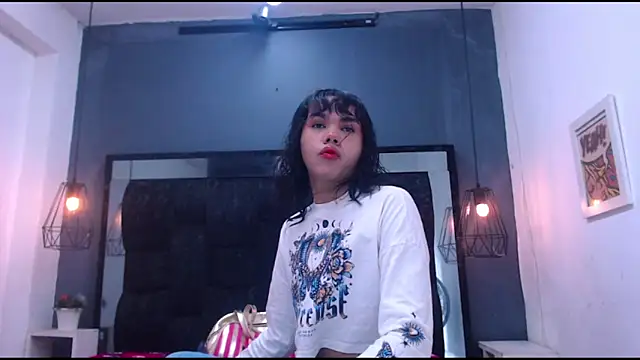 AndreaGil  online show from September 16, 2025, 7:04 pm