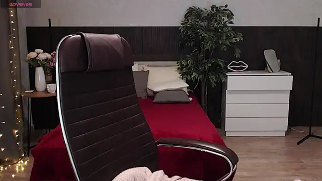 Cutie Annie online show from December 5, 2025, 4:22 am