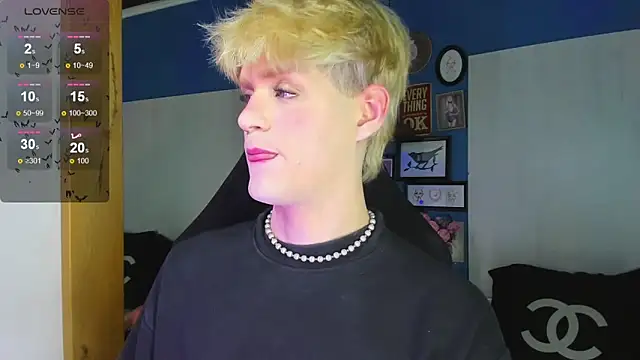 VladHellsing4 online show from November 26, 2025, 2:28 pm