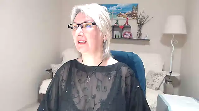Snapshot of FleurMays chatting on May 13, 2026, 5:58 am FleurMays online show from May 13, 2026, 5:58 am