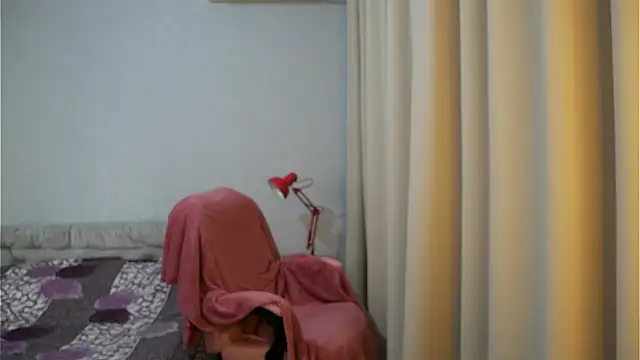 Sophiloren online show from February 16, 2026, 9:41 am