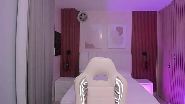 Leah Sweetie online show from September 25, 2025, 10:10 am