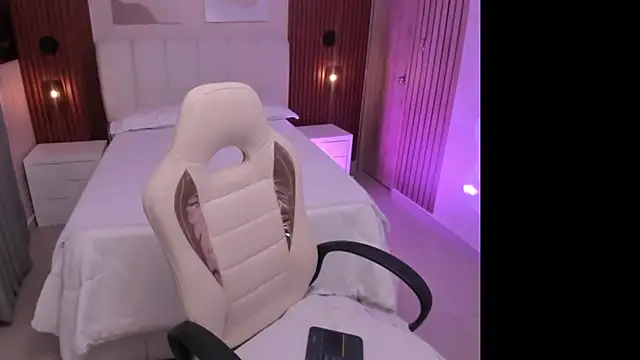 Leah Sweetie online show from September 24, 2025, 10:00 am