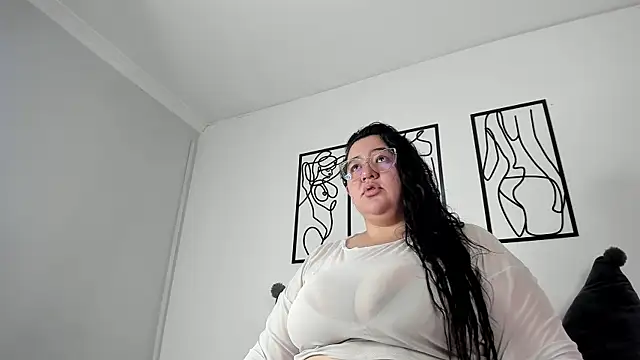 RubyPirsso18 online show from October 2, 2025, 7:06 pm