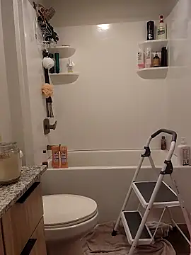 Snapshot of cinnaminnie chatting on February 8, 2026, 5:10 pm cinnaminnie online show from February 8, 2026, 5:10 pm