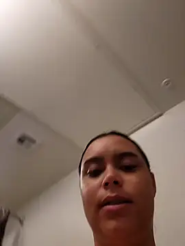 Snapshot of cinnaminnie chatting on February 14, 2026, 6:30 pm cinnaminnie online show from February 14, 2026, 6:30 pm