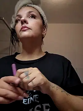 Snapshot of Jujuicy_97 chatting on August 7, 2026, 11:38 am Jujuicy 97 online show from August 7, 2026, 11:38 am