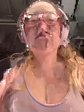 brooklynivy online show from October 3, 2025, 11:34 am