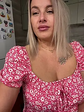 Snapshot of Cute_Hot_Alice chatting on July 11, 2026, 10:21 pm Cute Hot Alice online show from July 11, 2026, 10:21 pm