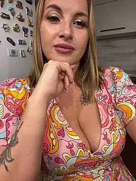 Cute Hot Alice online show from June 9, 2026, 9:27 pm