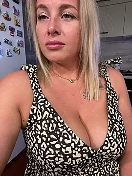 Snapshot of Cute_Hot_Alice chatting on July 23, 2026, 8:16 pm Cute Hot Alice online show from July 23, 2026, 8:16 pm