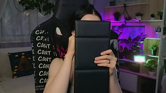 KiraLiLime online show from March 21, 2025, 9:45 pm