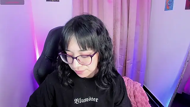 indra cam online show from November 6, 2025, 3:43 am