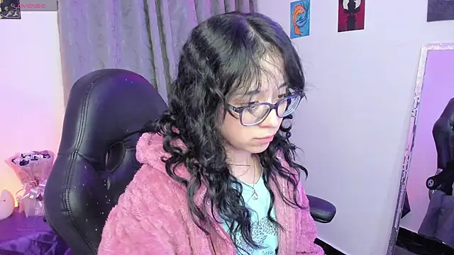 Snapshot of indra_cam chatting on June 3, 2026, 4:13 am indra cam online show from June 3, 2026, 4:13 am