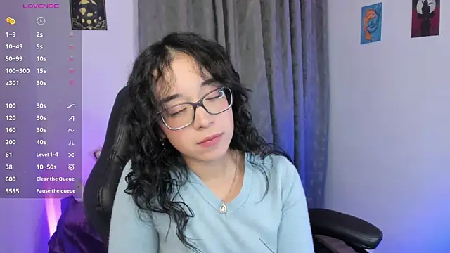 Snapshot of indra_cam chatting on July 9, 2026, 6:25 am indra cam online show from July 9, 2026, 6:25 am