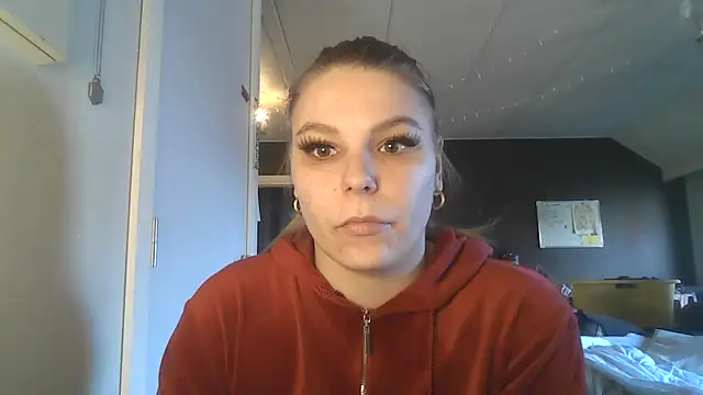 PetiteB Official online show from February 4, 2025, 12:44 pm