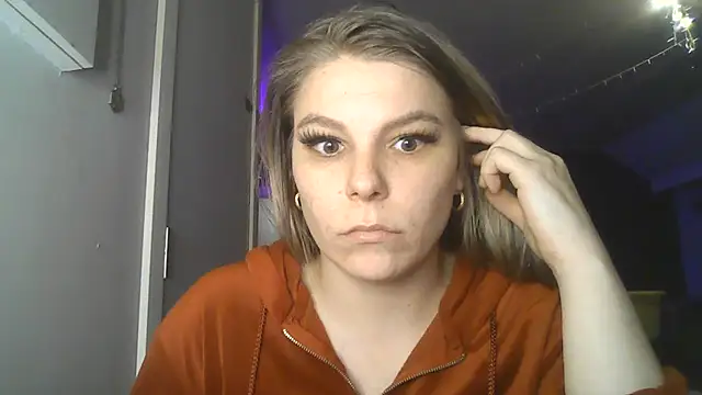 PetiteB Official online show from February 4, 2025, 5:12 pm