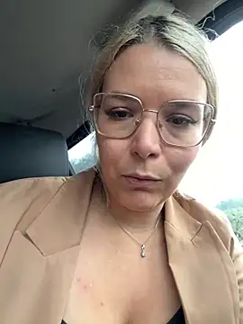 EmyLana online show from October 14, 2025, 7:42 am