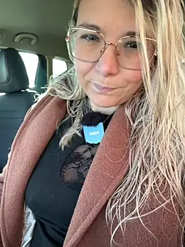 EmyLana online show from February 1, 2026, 8:23 am