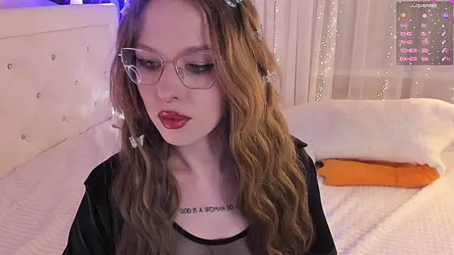 Natural pussy online show from March 18, 2025, 6:39 pm