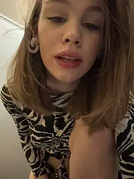 Snapshot of Street_young chatting on February 19, 2025, 3:49 pm Street young online show from February 19, 2025, 3:49 pm