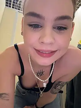 Snapshot of Street_young chatting on March 18, 2026, 12:08 pm Street young online show from March 18, 2026, 12:08 pm