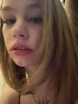 Snapshot of Street_young chatting on February 21, 2025, 3:43 pm Street young online show from February 21, 2025, 3:43 pm