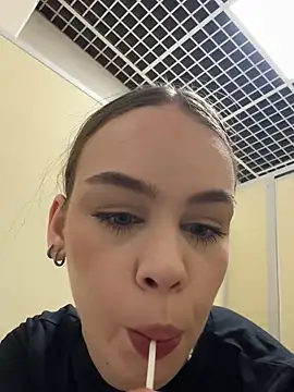 Snapshot of Street_young chatting on March 19, 2026, 12:05 pm Street young online show from March 19, 2026, 12:05 pm