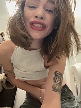 Snapshot of Street_young chatting on January 10, 2025, 2:34 pm Street young online show from January 10, 2025, 2:34 pm