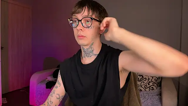 anahori  simon online show from October 3, 2025, 7:15 pm